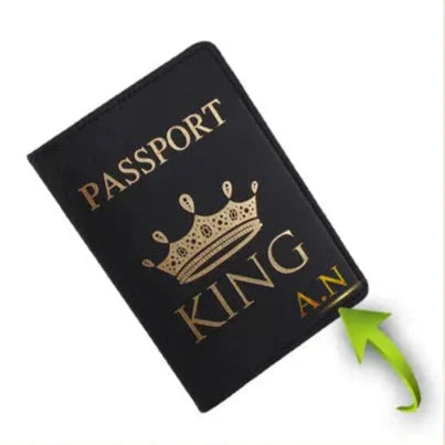Vue rapprochée des étuis passeport personnalisés avec initiales
