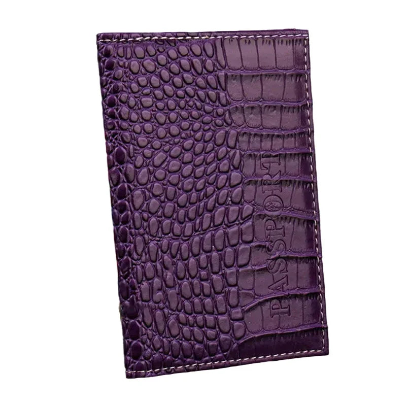 Étui passeport violet, motif croco distinctif