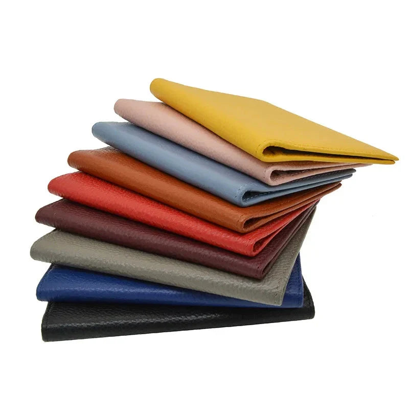 Étui passeport en cuir grainé marron, vue de face