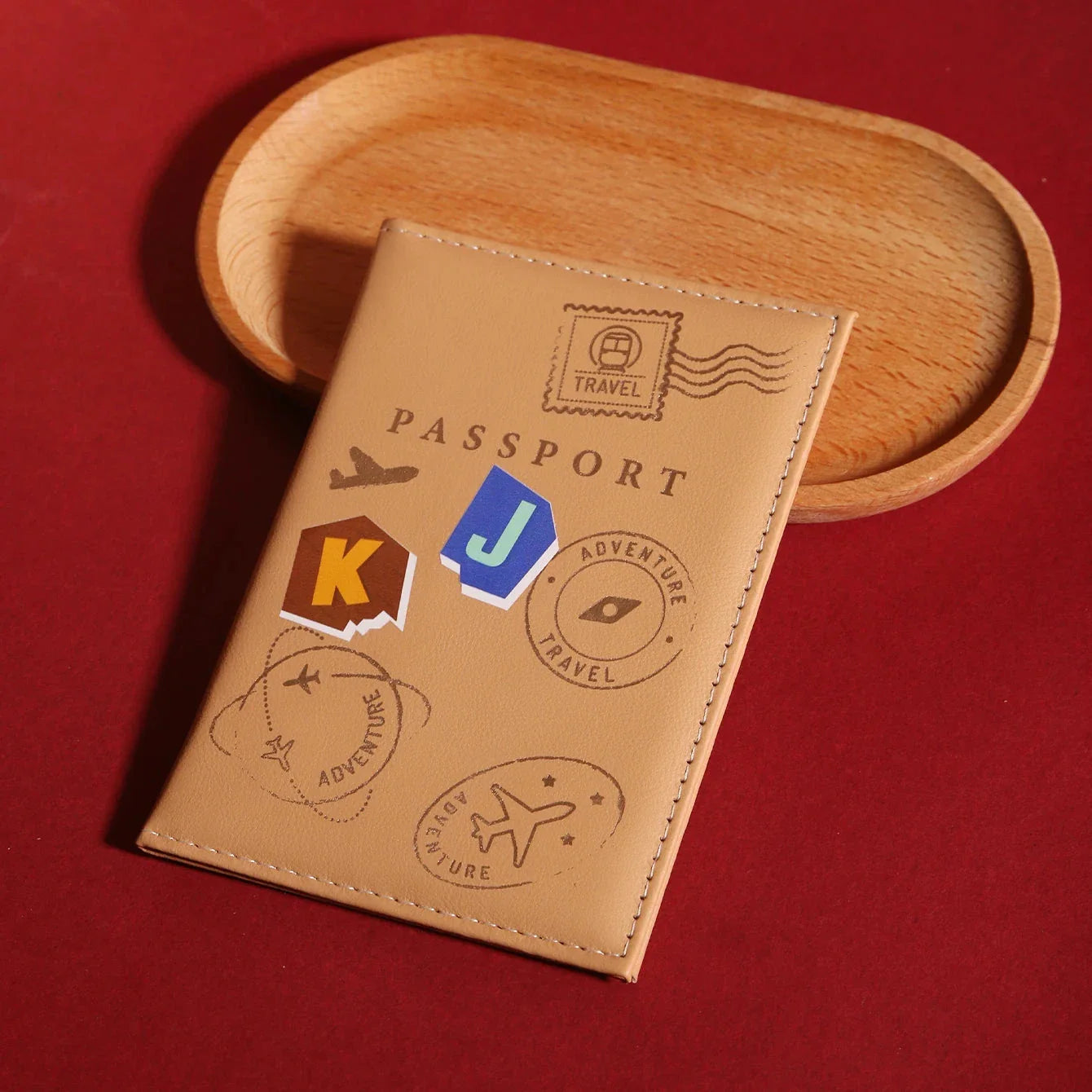 Étui passeport camel avec texture en gros plan