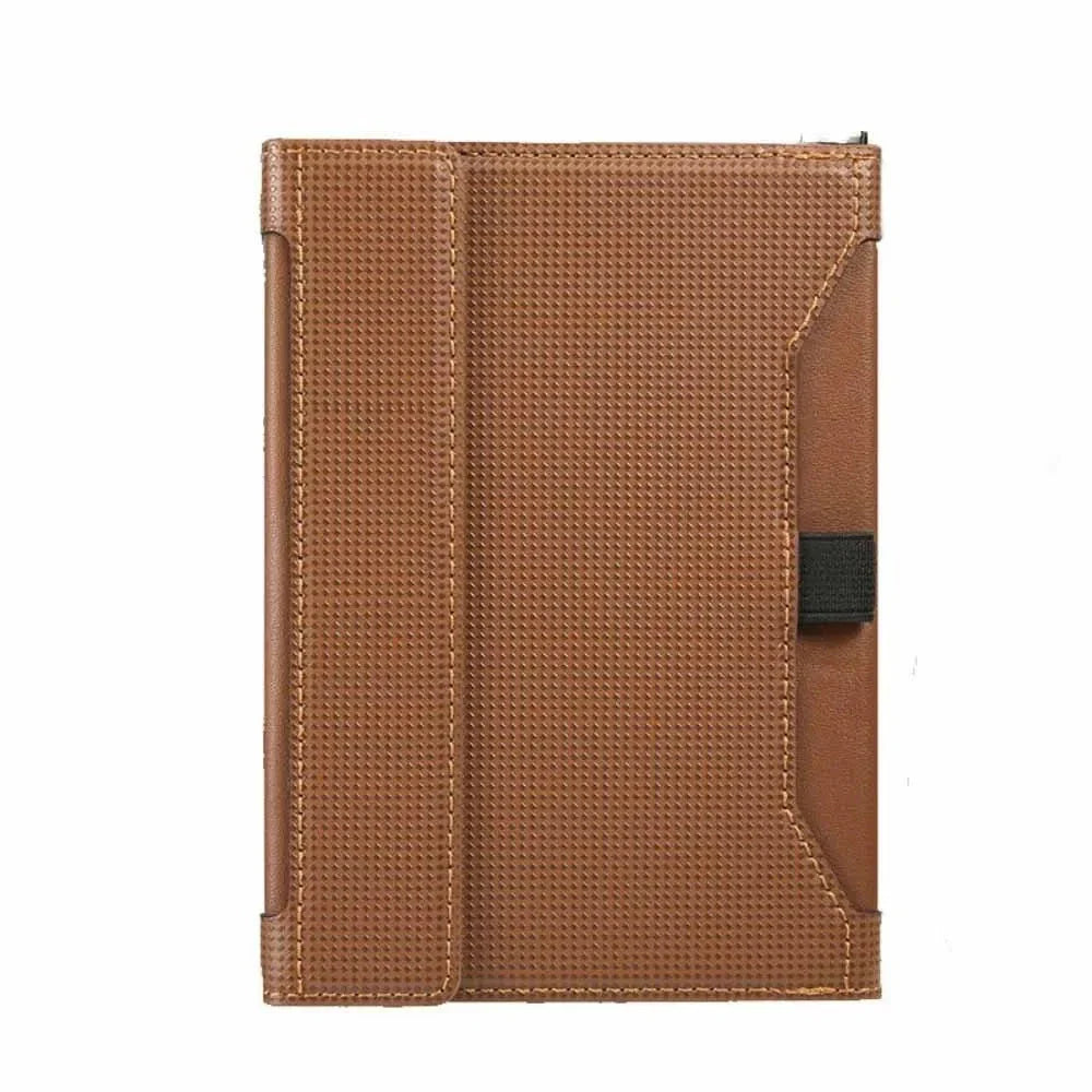 Étui marron avec texture en relief, style classique