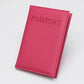 Étui passeport fuchsia, audacieux et moderne, en vue rapprochée