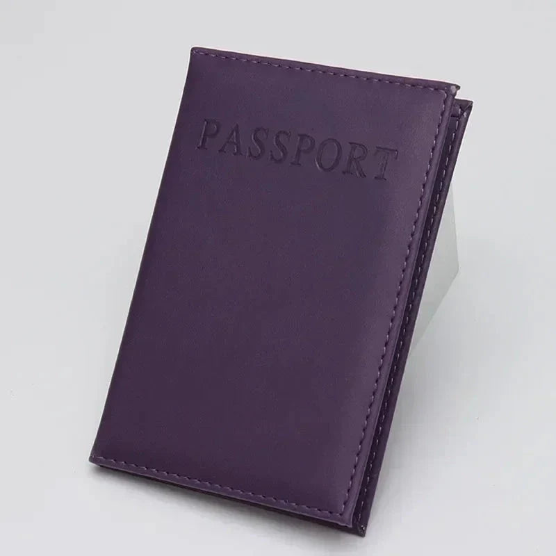 Étui passeport violet, design raffiné et original, en vue de face