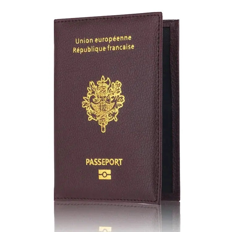 Couverture passeport marron foncé, design sobre et chic