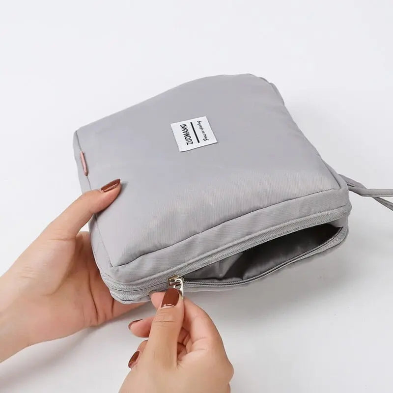 Zoom sur la fermeture éclair robuste du sac de voyage