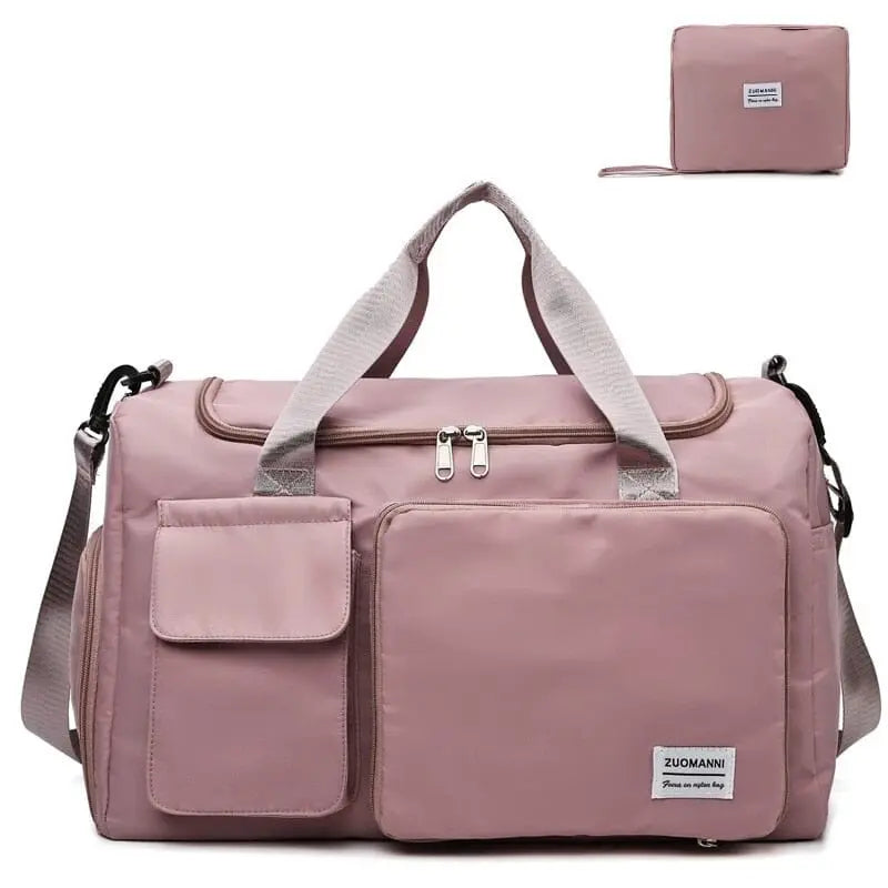 Sac de voyage rose, ajoutant une touche féminine et chic