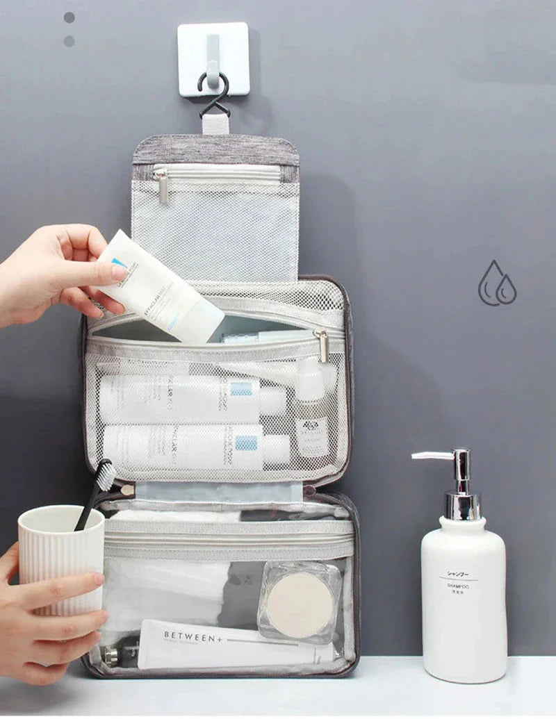 Trousse de toilette suspendue avec compartiments visibles