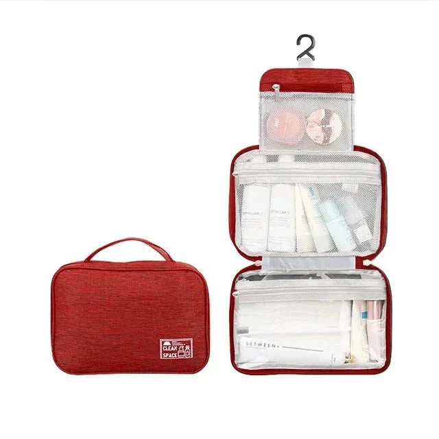 Trousse rouge ouverte, montrant l'organisation interne