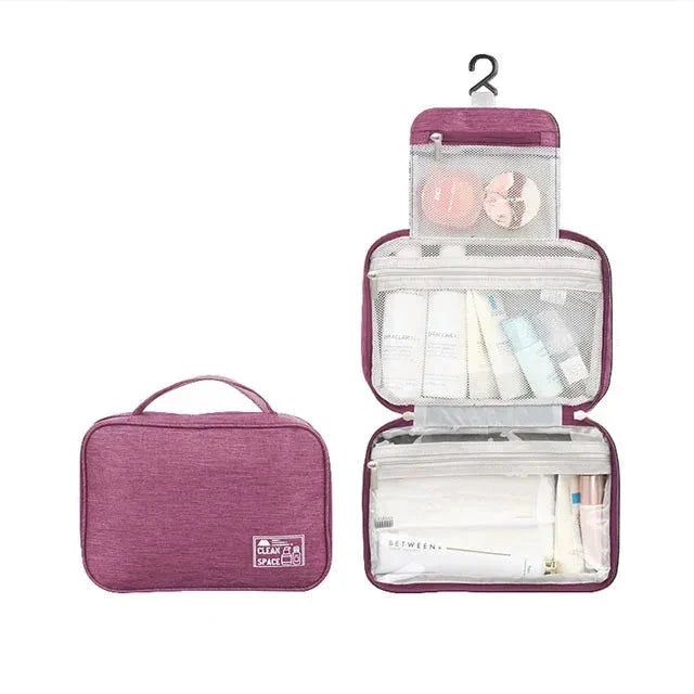 Trousse violette suspendue, vue sur les compartiments