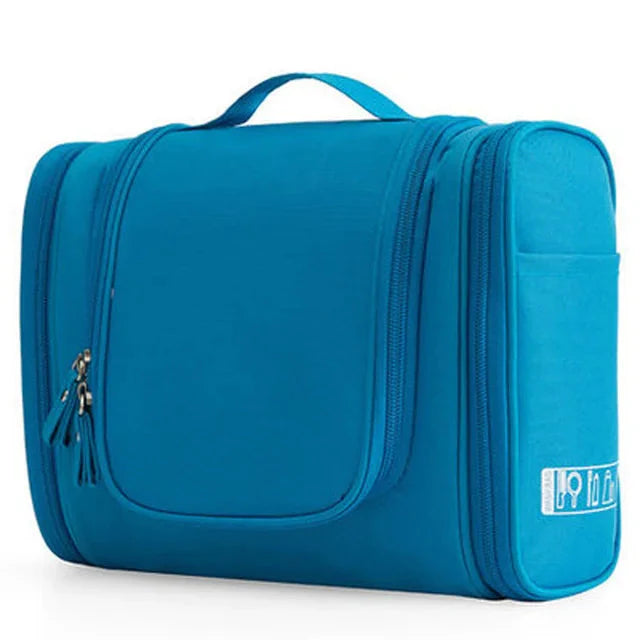 Trousse bleu ciel avec poches latérales et crochet pratique