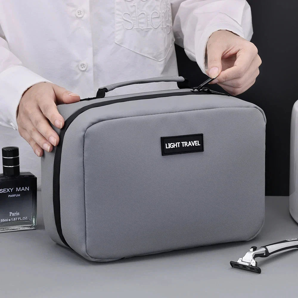 Trousse de toilette grise avec finitions soignées