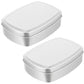 Deux boîtes à savon en aluminium argenté sur fond blanc