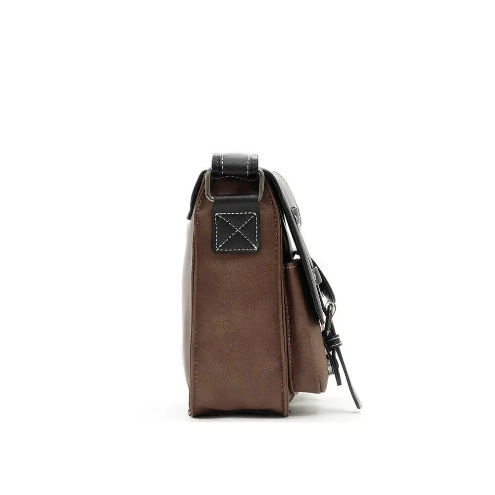 Intérieur du sac montrant plusieurs compartiments pratiques
