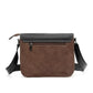 Vue de côté du sac messenger en cuir synthétique marron
