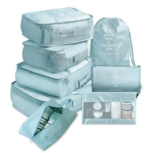 Set de 8 organisateurs de valise bleu ciel sur fond blanc