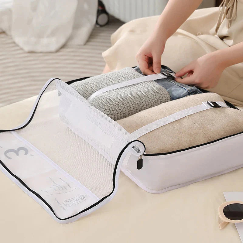 Vue latérale des cubes de rangement dans une valise