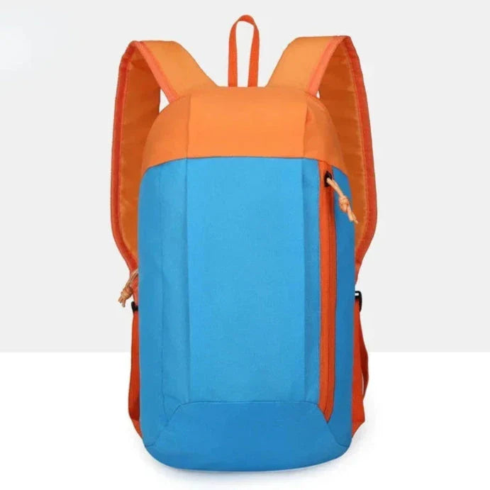 Sac à dos de randonnée noir, bretelles ajustables visibles