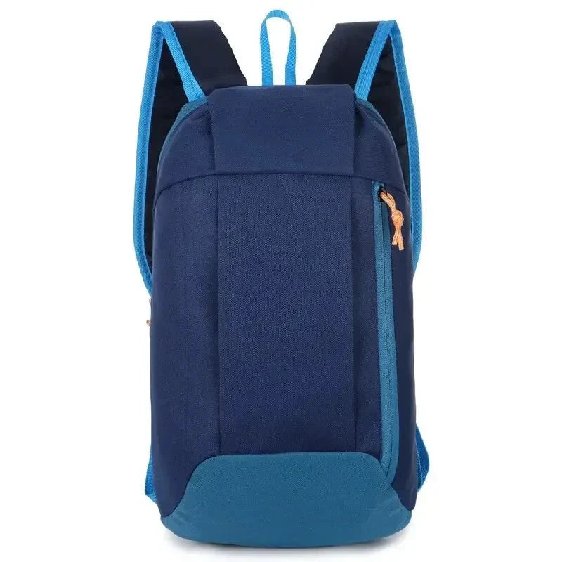 Sac à dos bleu marine, détails des coutures renforcées