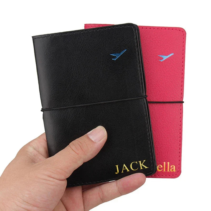 Pochette passeport personnalisée avec initiales dorées sur fond bleu