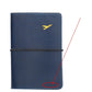 Pochette passeport bleu avec initiales dorées, vue de face