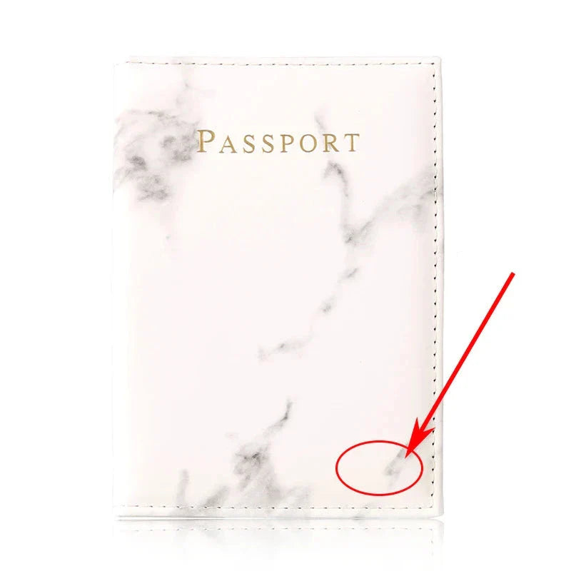 Pochette passeport grise marbrée, design moderne et chic