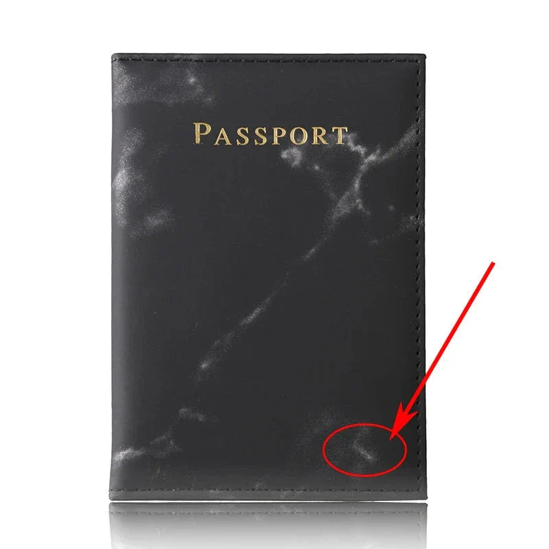 Pochette passeport noire marbrée avec personnalisation dorée