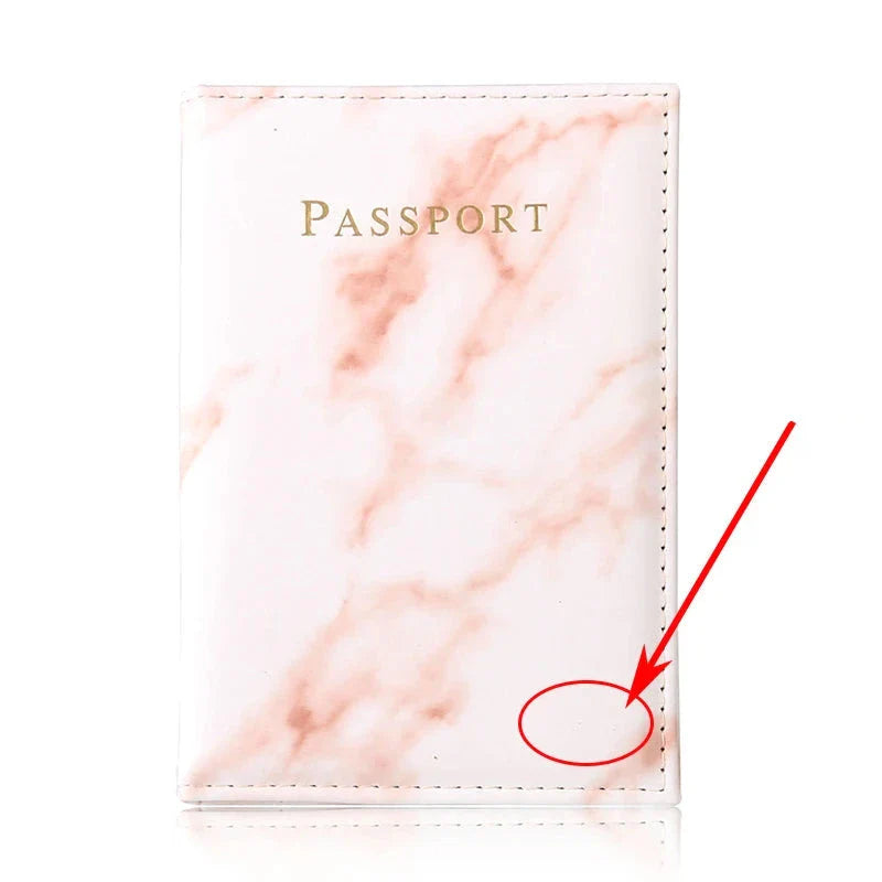 Pochette passeport rouge marbrée, détails dorés personnalisables