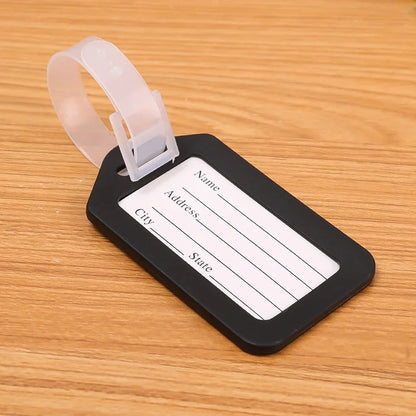 Lot de cinq étiquettes noires, plastique, pour valises
