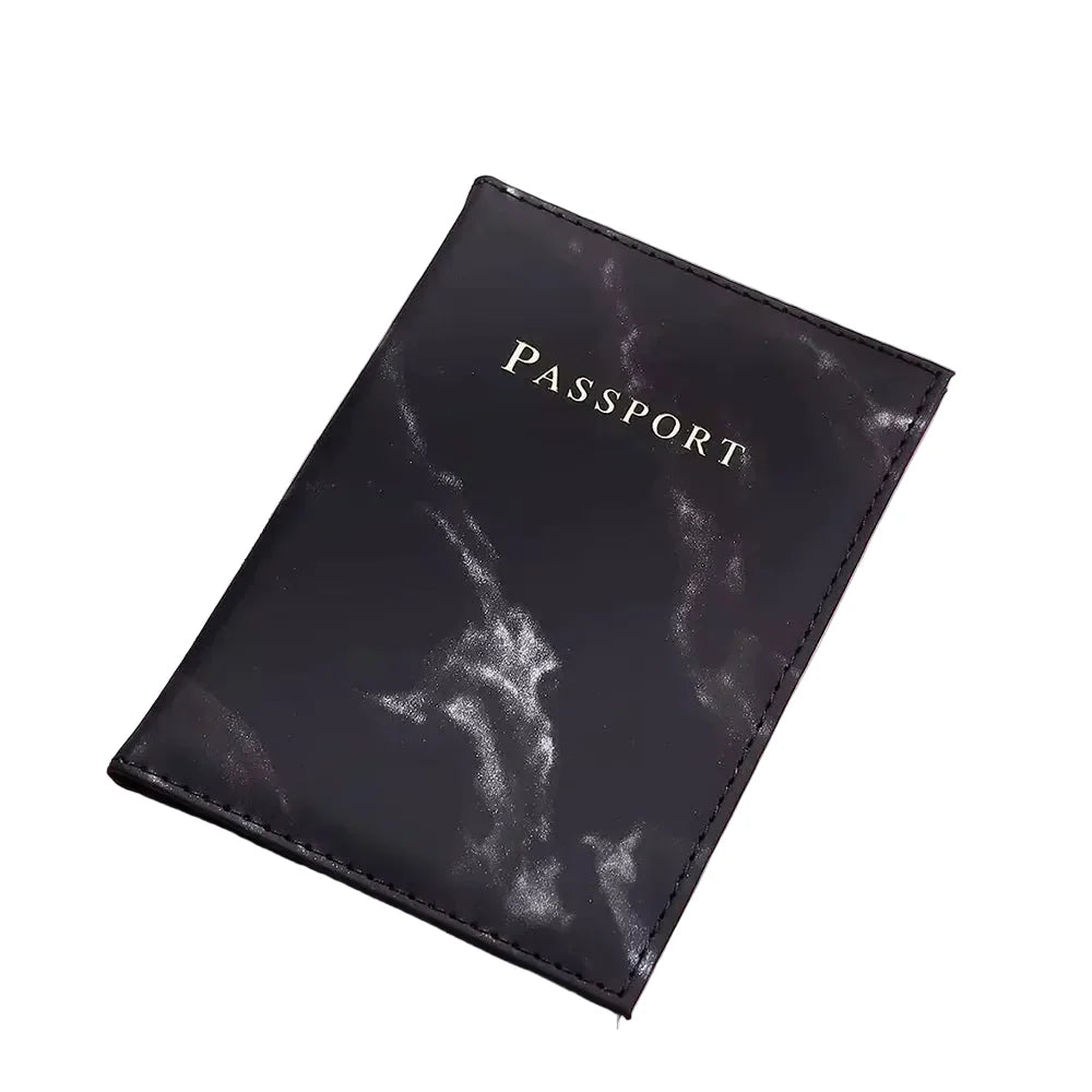 Porte-passeport marbré noir, allure sophistiquée