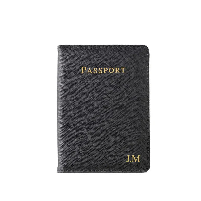 Porte passeport noir avec protection RFID et initiales dorées