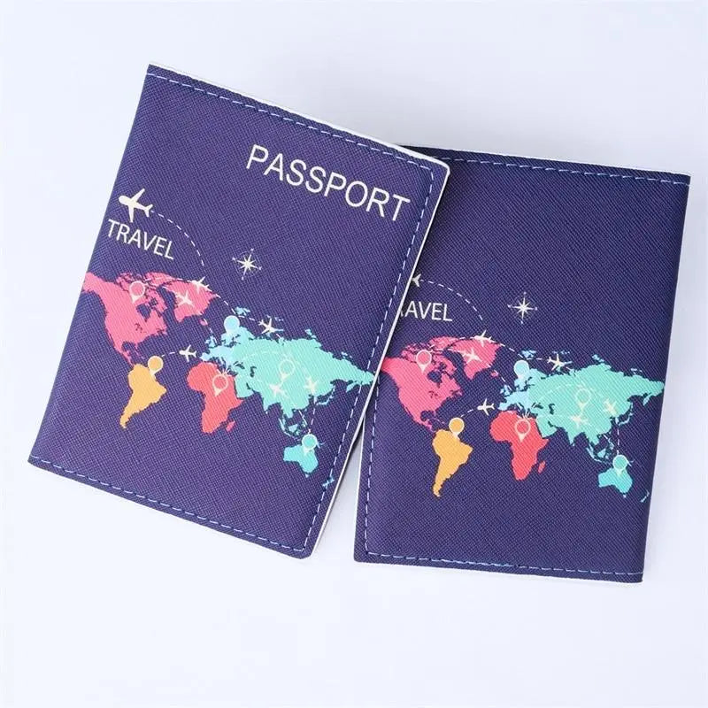 Intérieur du protège-passeport montrant les emplacements pour cartes