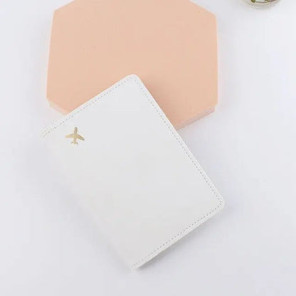 Pochette blanche avec petit avion doré en décoration