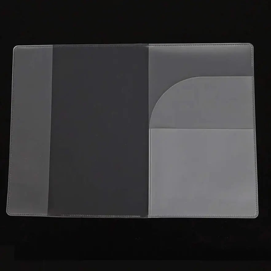 Protège-passeport en PVC montrant un passeport inséré
