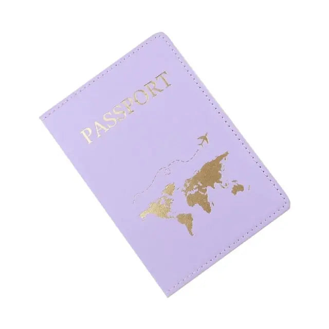 Protège-passeport violet avec surface lisse et brillante