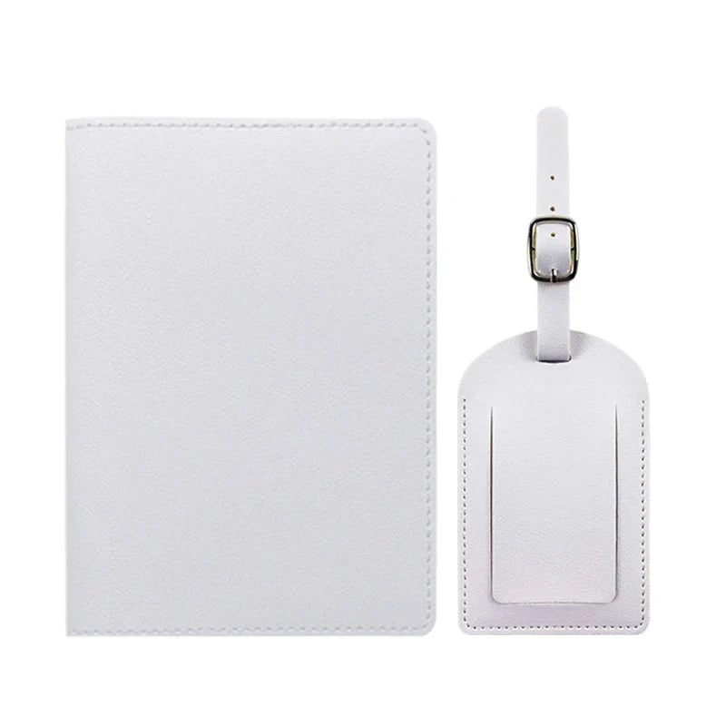Ensemble blanc élégant avec protège passeport et étiquette valise
