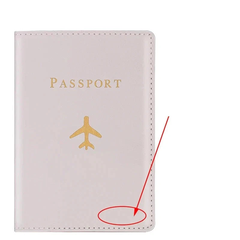 Étui passeport gris avec personnalisation dorée subtile