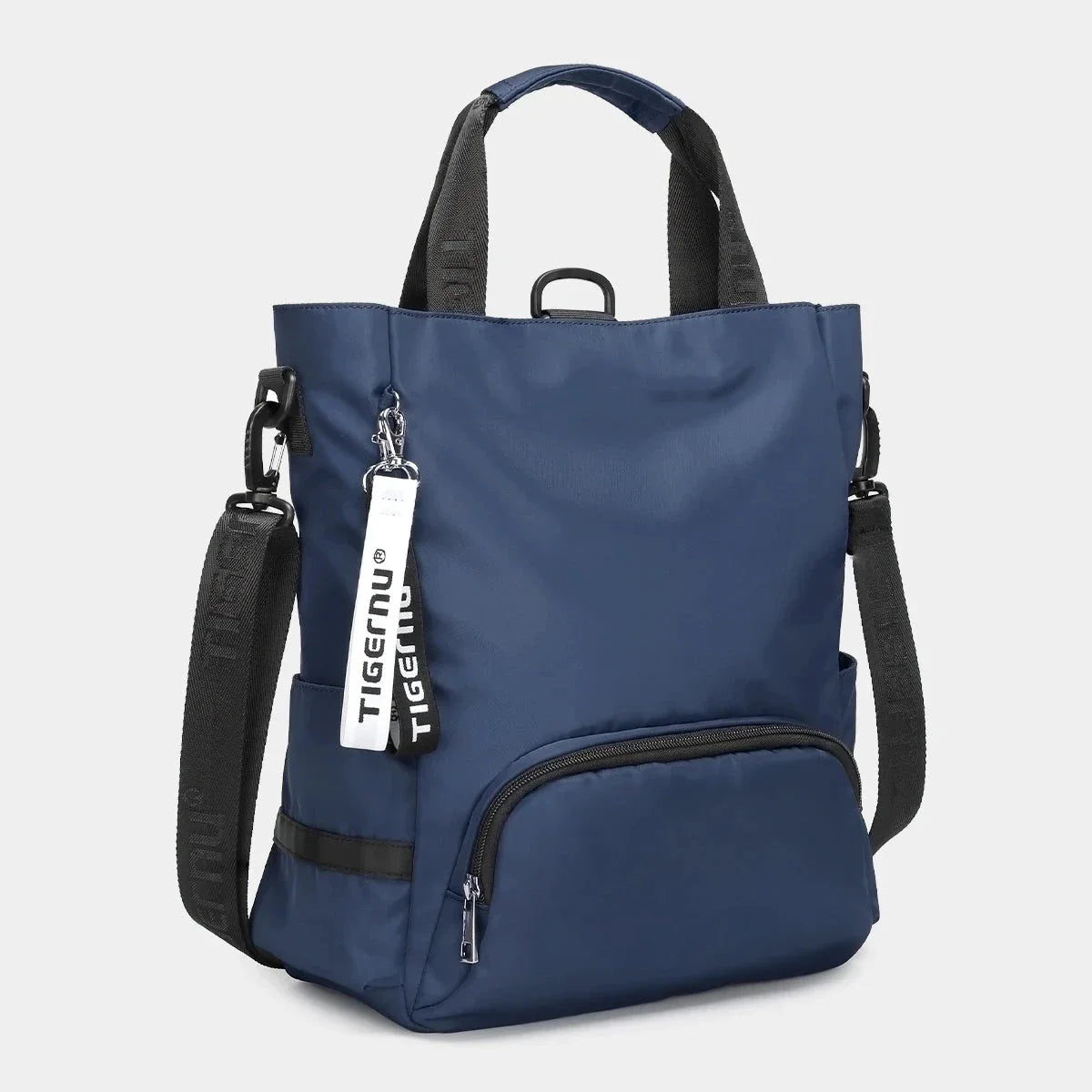 Sac bleu marine, parfait pour un usage quotidien