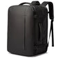 Sac à dos noir élégant posé sur une surface blanche
