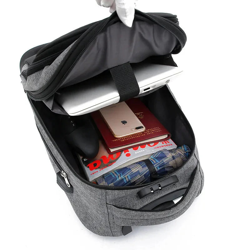 Détail de la serrure à code antivol sur le sac à dos