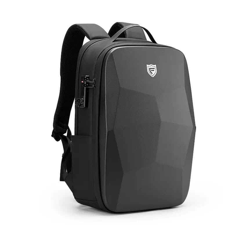 Détail de la serrure à code à trois chiffres sur le sac à dos