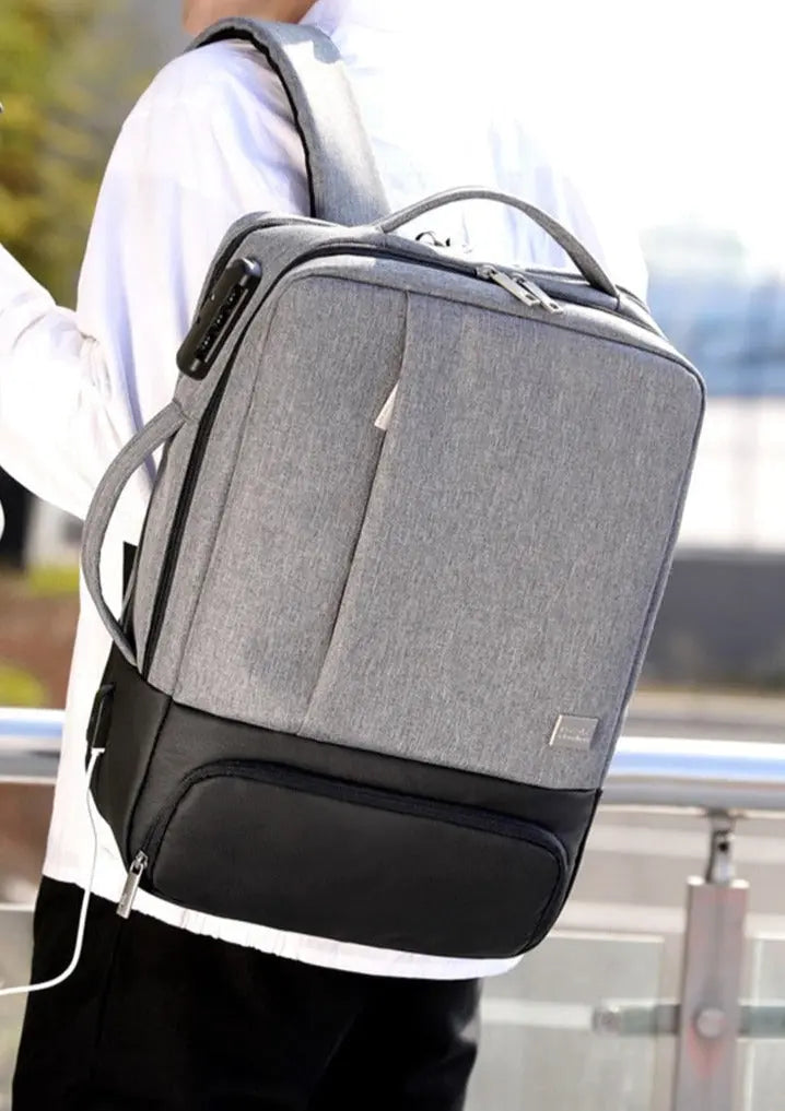 Détail du port USB externe sur le sac à dos antivol