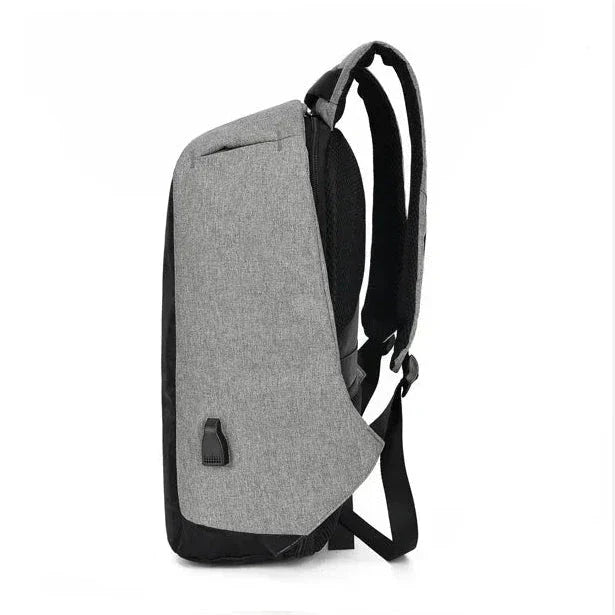Compartiment principal ouvert avec espace pour ordinateur portable