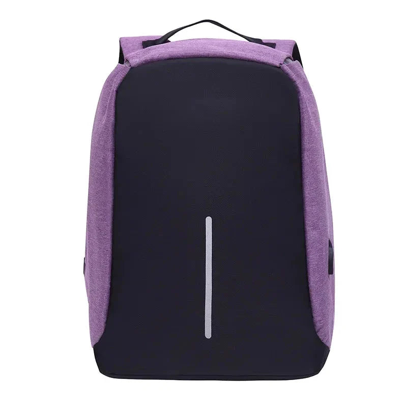 Sac à dos violet, ajoutant une touche de couleur vibrante
