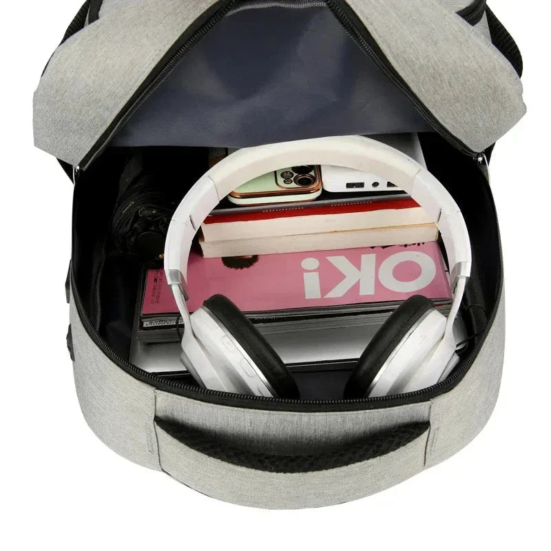 Vue de côté du sac à dos avec port USB visible
