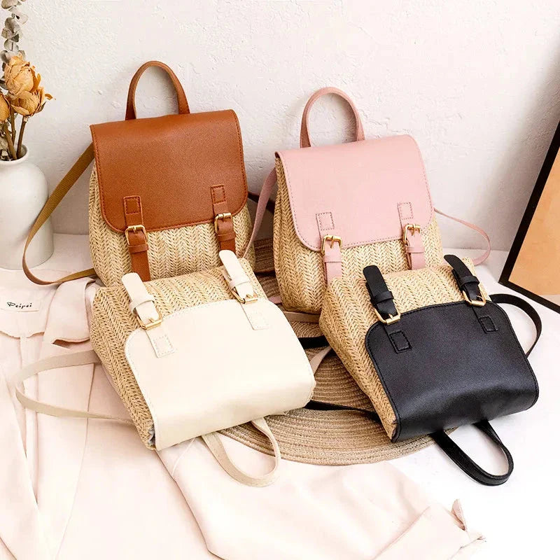 Sac à dos bohème en paille tissée sur fond blanc