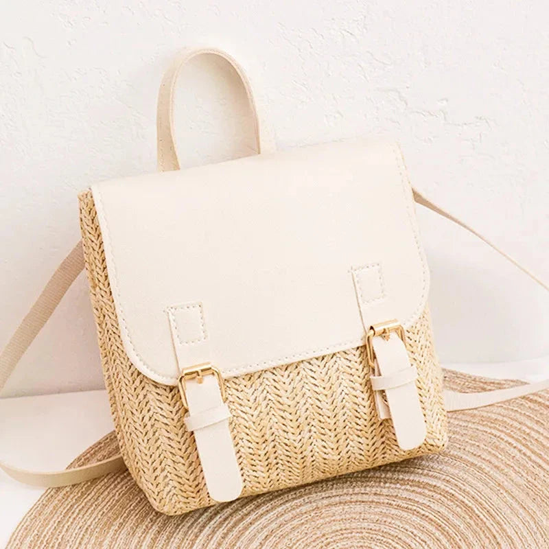 Version blanche du sac à dos bohème en paille