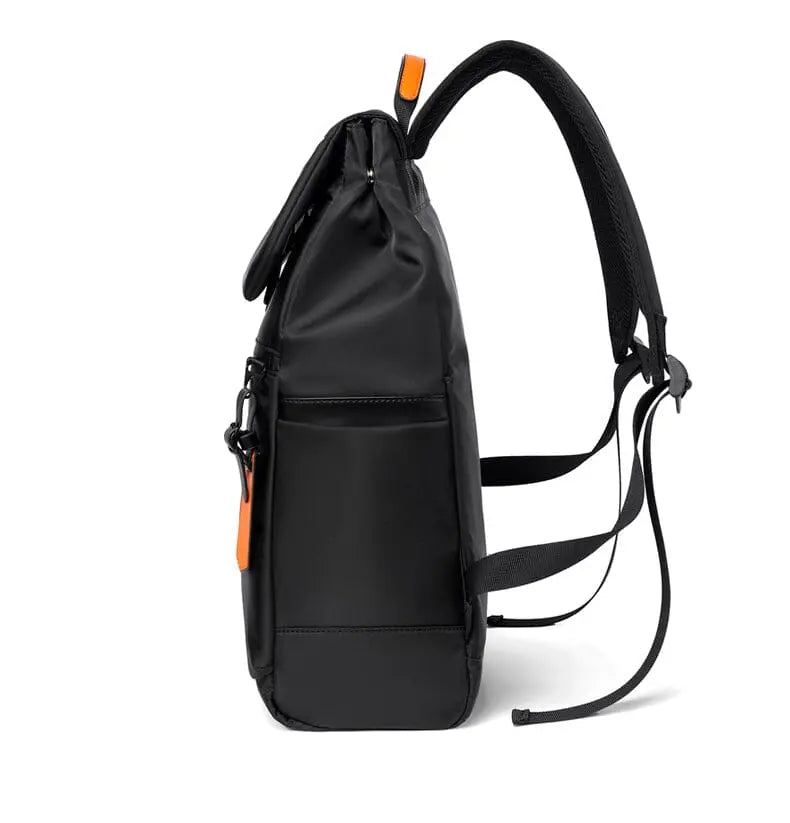 Sac à dos ouvert montrant les compartiments organisés