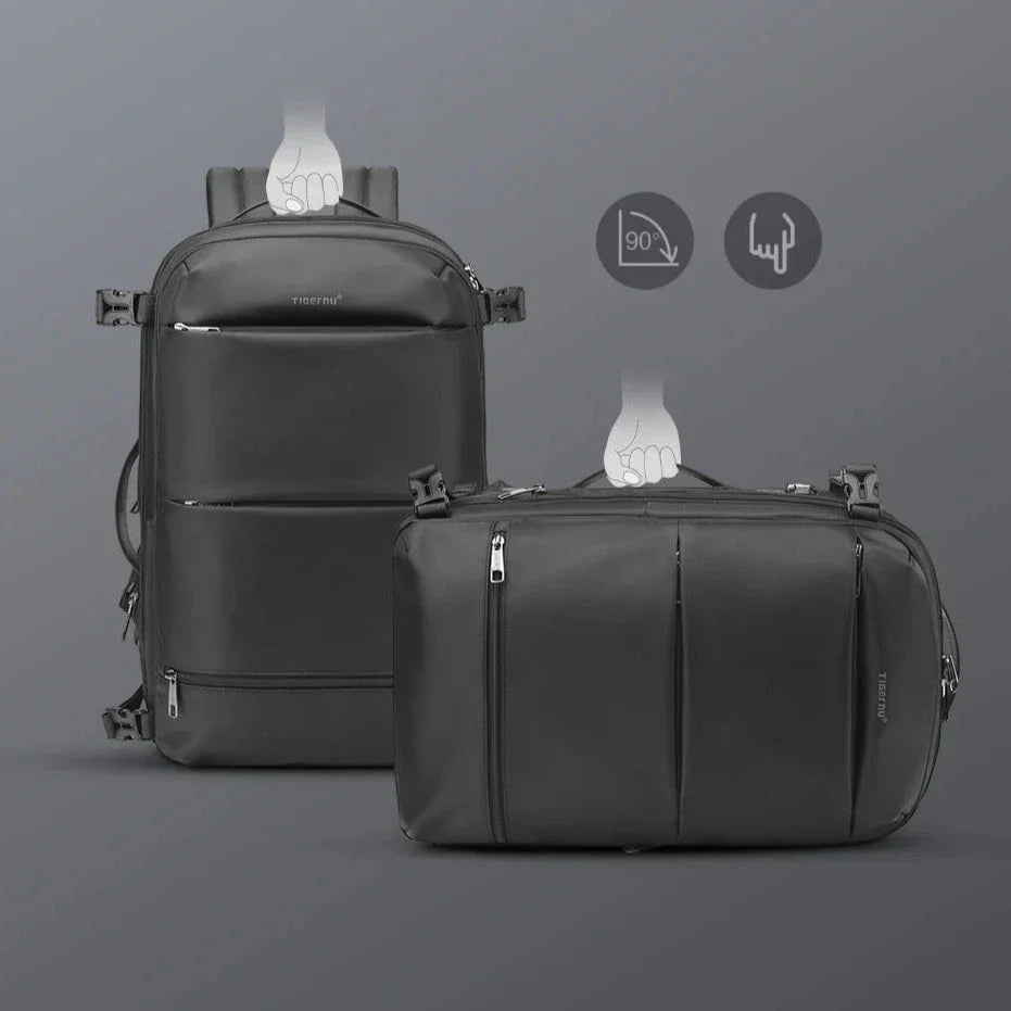 Sac à dos posé sur une valise, passant visible