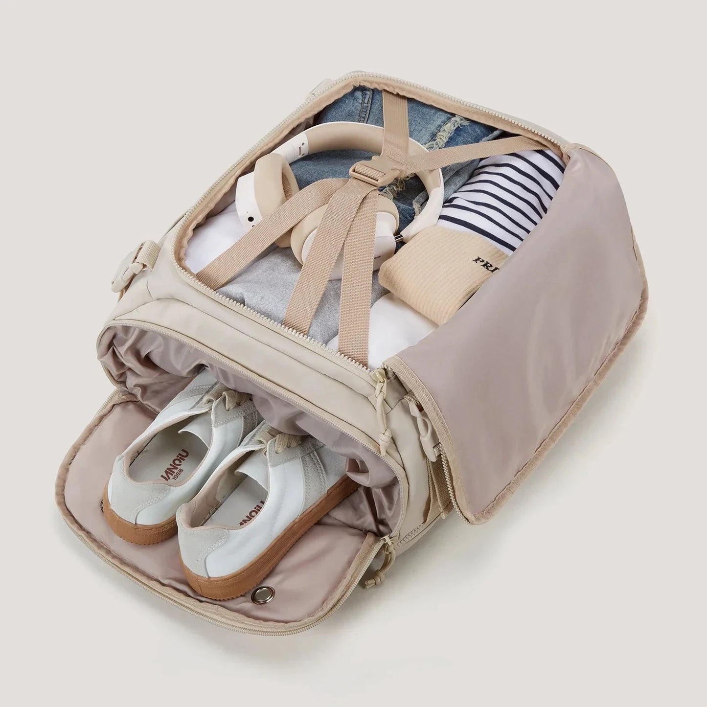 Vue de côté du sac à dos imperméable avec sangle pour valise