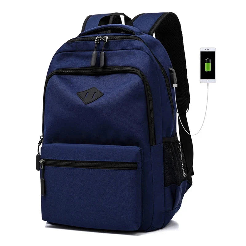 Modèle bleu foncé du sac à dos avec poches multiples